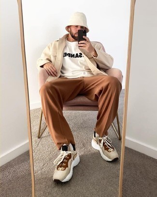Comment porter un bob beige au printemps