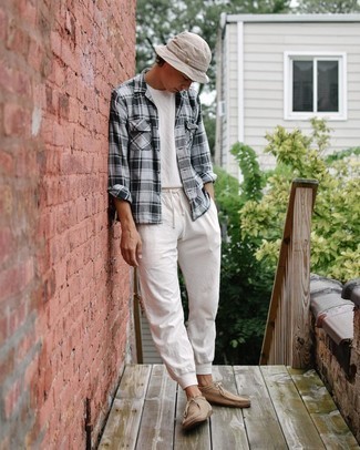 Comment porter un bob beige au printemps