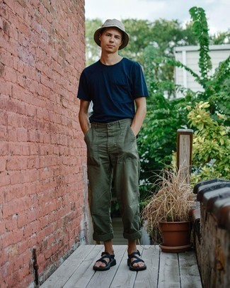 Comment porter un bob beige quand il fait très chaud