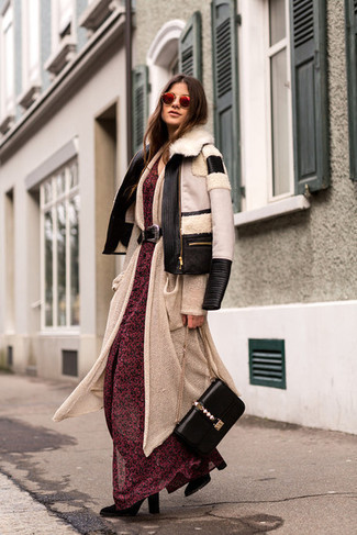 Comment porter un cardigan beige quand il fait froid