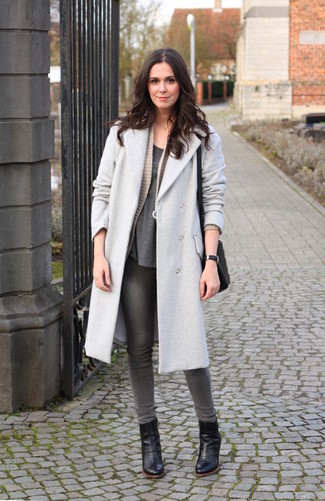 Comment porter un cardigan beige quand il fait froid