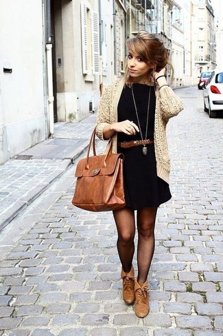 Comment porter un cardigan beige