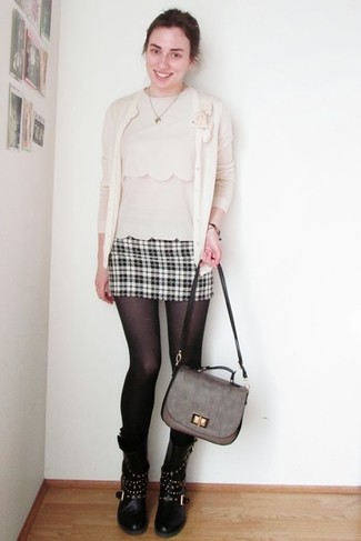 Comment porter un cardigan beige