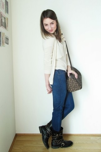 Comment porter un cardigan beige
