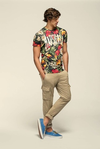 Comment porter un pantalon cargo beige homme