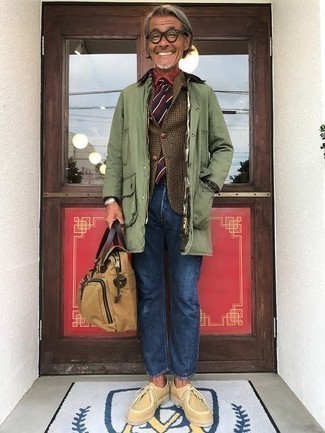 Comment porter une veste à carreaux beige quand il fait frais