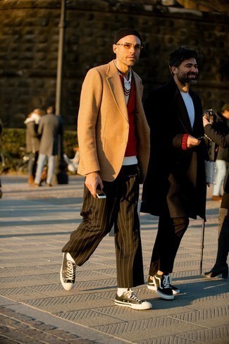 Comment porter une veste à carreaux beige quand il fait frais