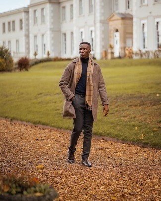 Comment porter un pardessus à carreaux beige quand il fait froid