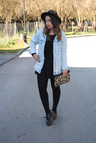 Comment porter une pochette beige
