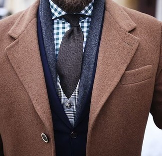 Comment porter un manteau beige pour un style elégantes quand il fait froid