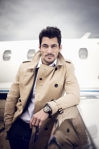 Comment porter un manteau beige quand il fait chaud