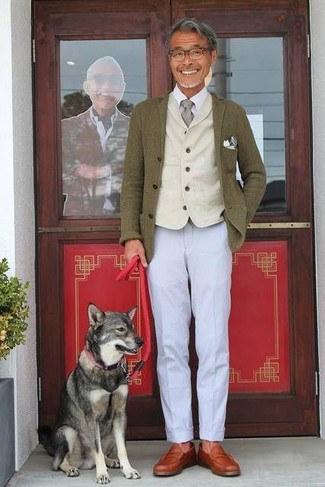 Comment porter un manteau beige après 60 ans