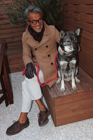 Comment porter un manteau beige après 60 ans