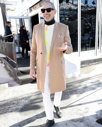 Comment porter un manteau beige après 60 ans