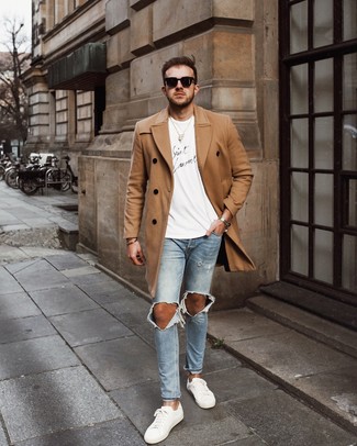 Comment porter un manteau beige pour un style relax quand il fait froid