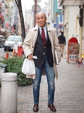 Comment porter un manteau beige après 60 ans