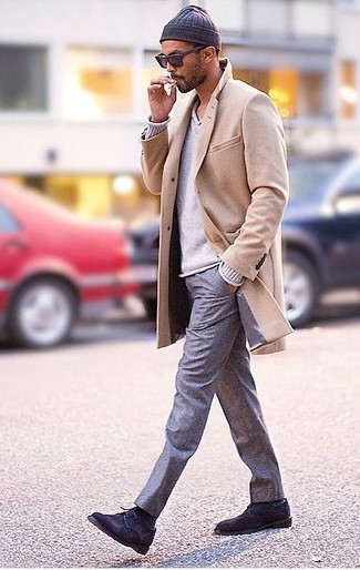 Comment porter un manteau beige pour un style elégantes quand il fait froid