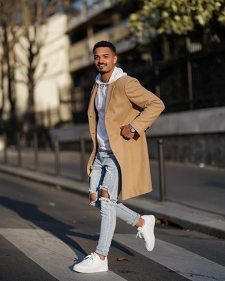 Comment porter un manteau beige pour un style relax quand il fait froid
