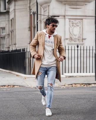Comment porter un manteau beige pour un style relax quand il fait froid