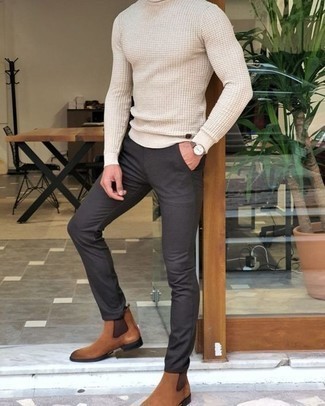 Comment porter un pull à col rond beige