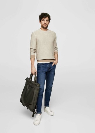 Comment porter un pull à col rond beige