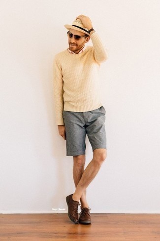 Comment porter un pull à col rond beige