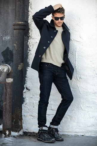 Comment porter un pull à col rond beige