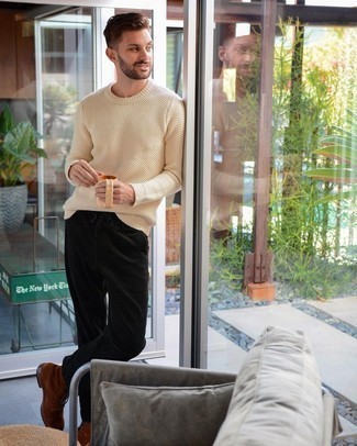 Comment porter un pull à col rond beige
