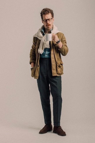 Comment porter un pull à col rond beige