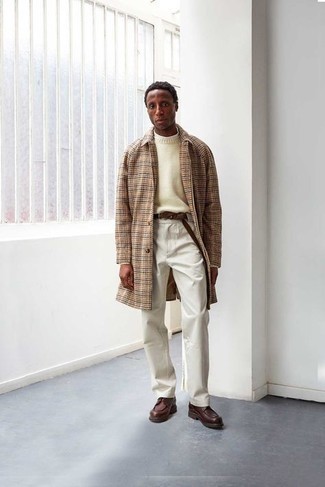 Comment porter un pull à col rond beige