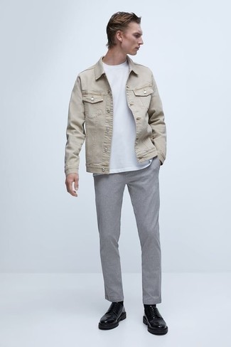 Comment porter une veste en jean beige quand il fait chaud