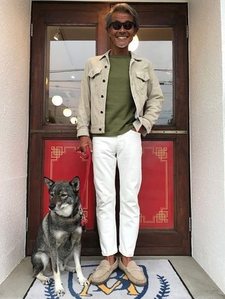 Comment porter une veste en jean beige quand il fait chaud