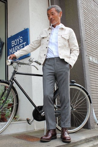 Comment porter une veste en jean beige quand il fait chaud