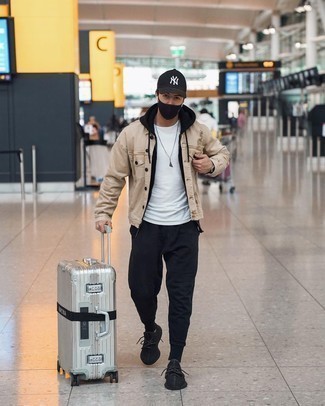 Comment porter une veste en jean beige quand il fait chaud