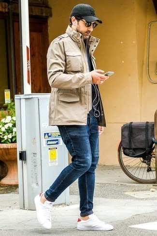Comment porter une veste style militaire beige pour un style decontractés