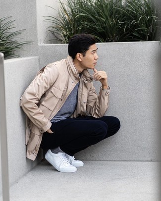 Comment porter une veste style militaire beige pour un style decontractés