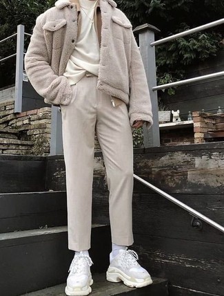 Comment porter une veste-chemise en polaire beige