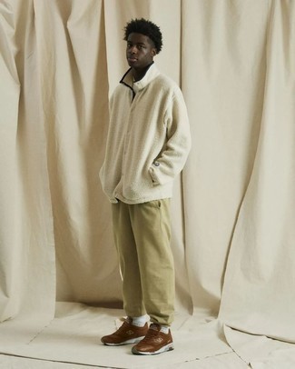 Comment porter une veste-chemise en polaire beige