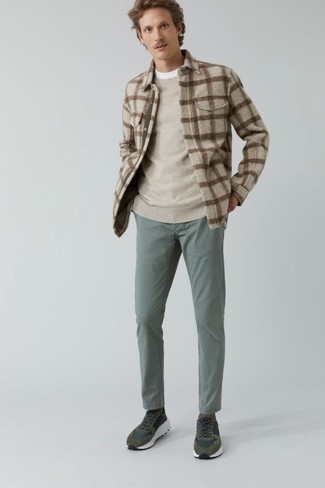 Comment porter une veste-chemise en polaire beige