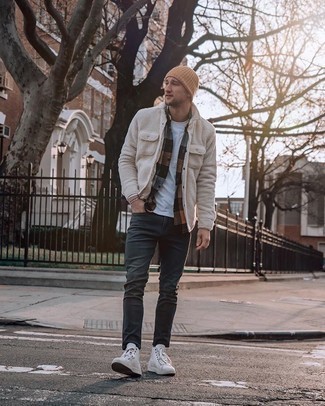 Comment porter une veste-chemise en polaire beige