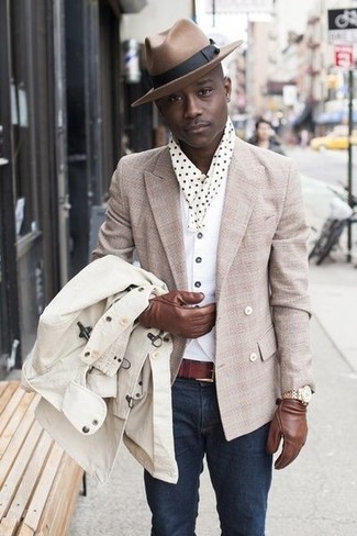 Comment porter un chapeau beige pour un style chic decontractés