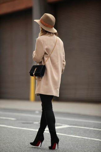 Comment porter un chapeau beige