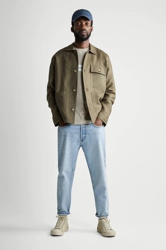 Un jean à porter avec des baskets montantes beiges