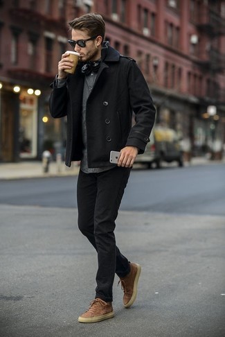 Un jean à porter avec des baskets montantes beiges