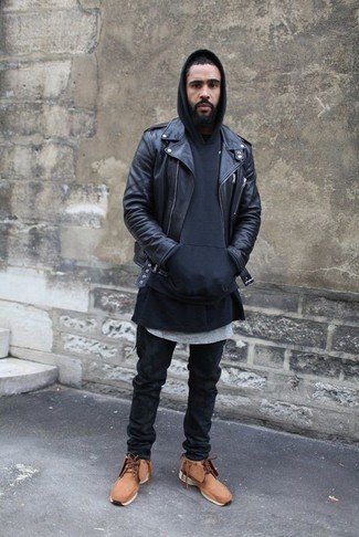 Un jean à porter avec des baskets montantes beiges