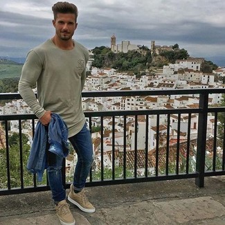Un jean à porter avec des baskets montantes beiges