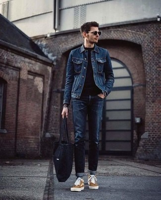 Un jean à porter avec des baskets montantes beiges