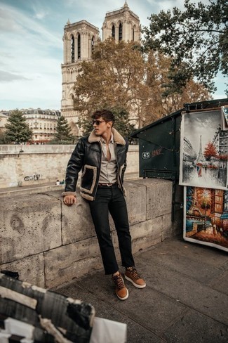 Un jean à porter avec des baskets montantes beiges