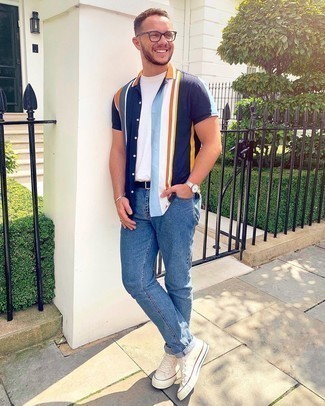 Un jean à porter avec des baskets montantes beiges
