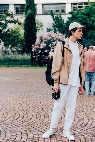 Comment porter une veste beige quand il fait chaud à l'adolescence